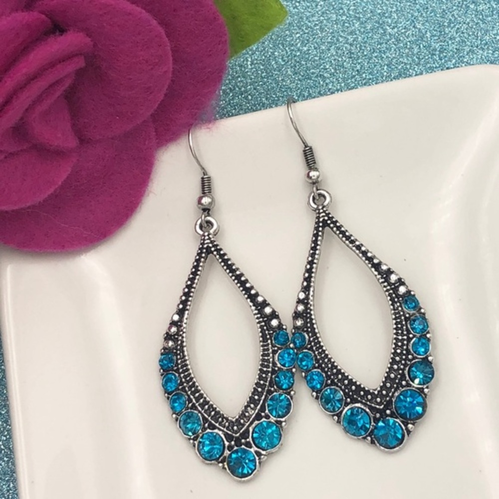 🌼 Aqua Blue Rhinestone Teardrop Silver Dangle Earrings